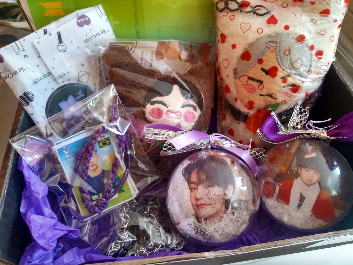 Minha caixinha especial de natal chegou! Obrigada <a href="/findkcreative/">FindK Creative</a> eu amei demais! 😍😍💜💜

#BTSARMY #BTSFOREVER