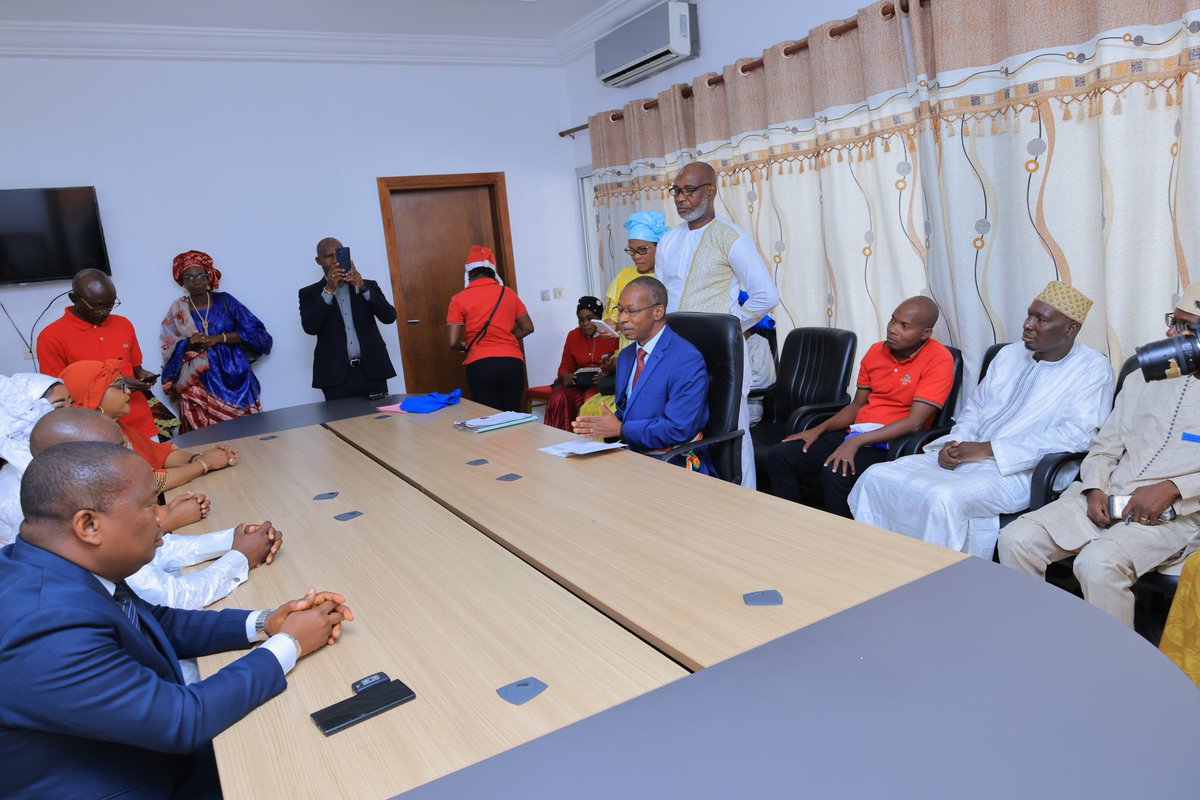 J'ai ma qualité de 1er adjoint au maire de Yopougon, officie de l'État civil, célébré le mariage du couple Bamba Chemon et Touré Mariage, ce vend 23 déc 23 à la mairie. Bamba Chemon est mon collaborateur et secrétaire général adjoint de la mairie de Yopougon. Félicitations !