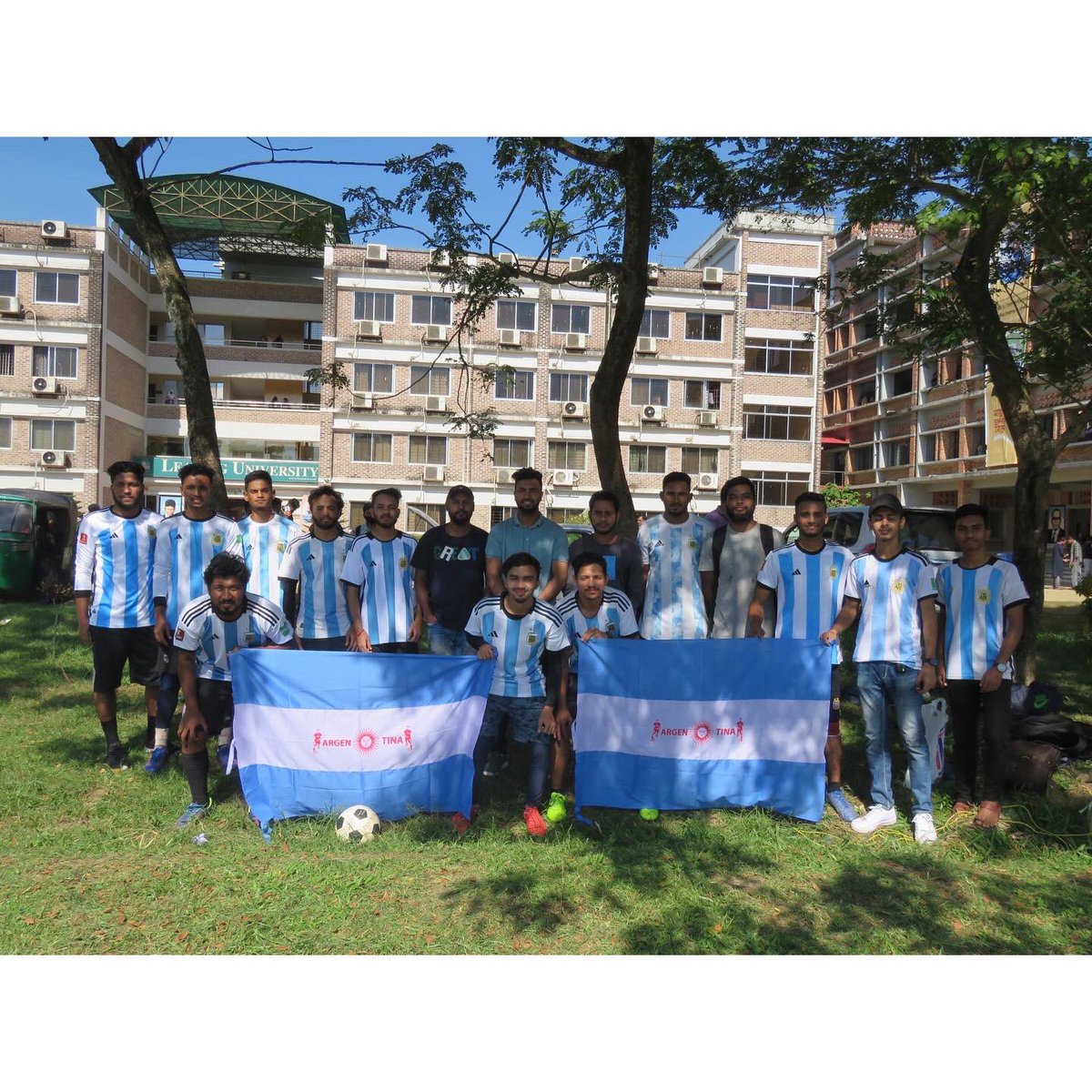RoySampad1's tweet photo. #vamos_argentina🇦🇷
#LUSC
#FIFAWorldCupQatar2022 
#ArgentinavsBrazil https://t.co/HYOMA97yOC