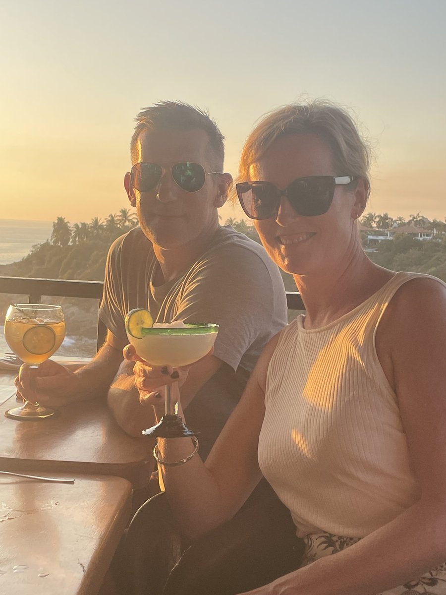 LisaGillbeStyle's tweet photo. @bushontheradio Puerto Escondido, Mexico. 😎 😁 Annoying I know. https://t.co/0es9WpIqOa