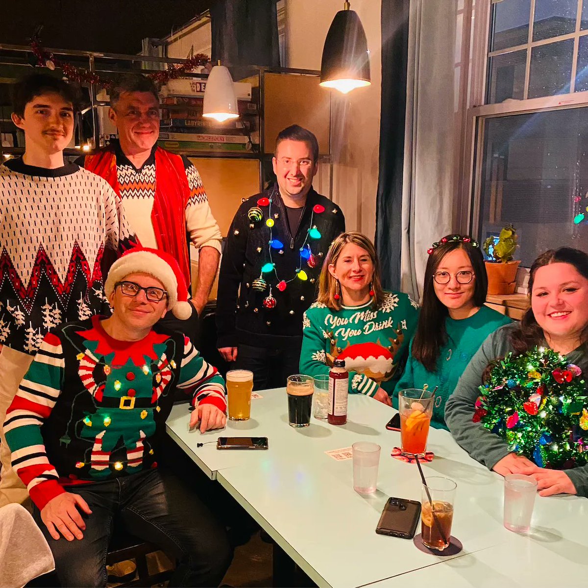 4elements_media's tweet photo. L'équipe de 4elements vous souhaite un joyeux temps des fêtes et une excellente nouvelle année ! 
-
The 4elements team wishes you a happy holiday season and a great new year! 
#happyholiday #merrychristmas #christmas #happyholidays #christmastree #xmas #hapiness #goodtime https://t.co/MMWEKma8Ur