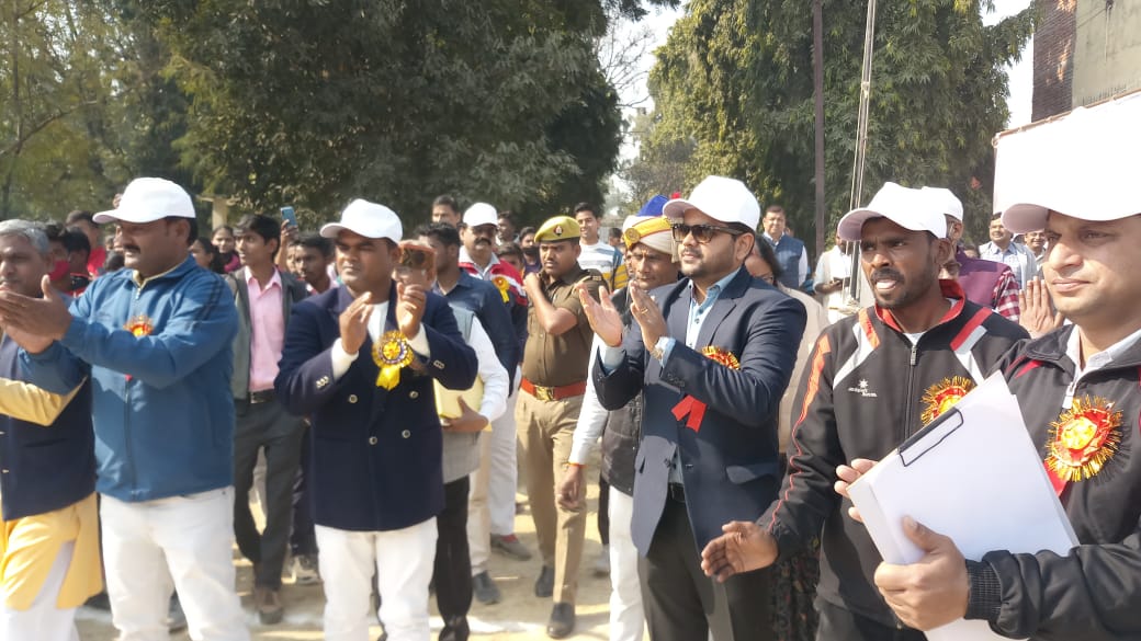 DM_Bhadohi's tweet photo. केएनपीजी कॉलेज के वार्षिक क्रीडा समारोह का जिलाधिकारी गौरांग राठी ने किया उद्घाटन

छात्र-छात्राओं के व्यक्तित्व विकास में क्रीडा का अहम योगदान-डीएम गौरांग राठी
@CMOfficeUP
@myogiadityanath
@myogioffice @UPGovt @ChiefSecyUP @gaurangrathi @dranilips @BhanuPr71619289 @sanjaychapps1 https://t.co/rlYumi3q3c