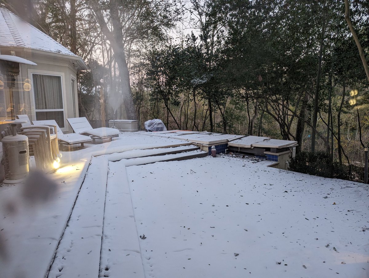 richardyoo's tweet photo. #snowmaker was a #success 💦☃️❄️ #DIY #snow #maker #snopro #snowathome #powerwasher #compressor #science #nucleation #Texas #whitechristmas https://t.co/d8naq2MoSO