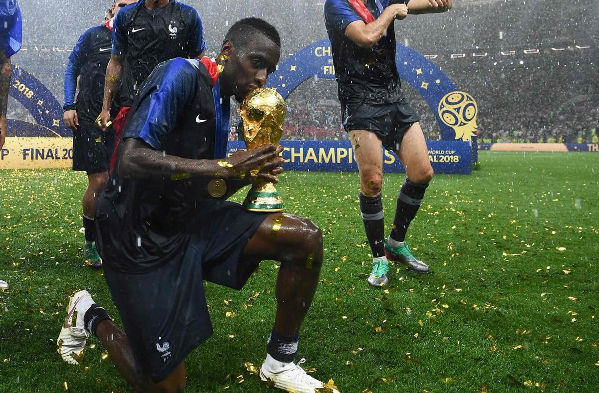 actubleus_'s tweet photo. 🇫🇷 Blaise Matuidi annonce qu'il prend sa retraite. 

👕 84 sélections
⚽️ 9 buts
⭐️⭐️ Champion du monde 2018
🥈 Finaliste Euro 2016 

Merci pour tout soldat @MATUIDIBlaise. ❤️ https://t.co/glLhEWPoOl