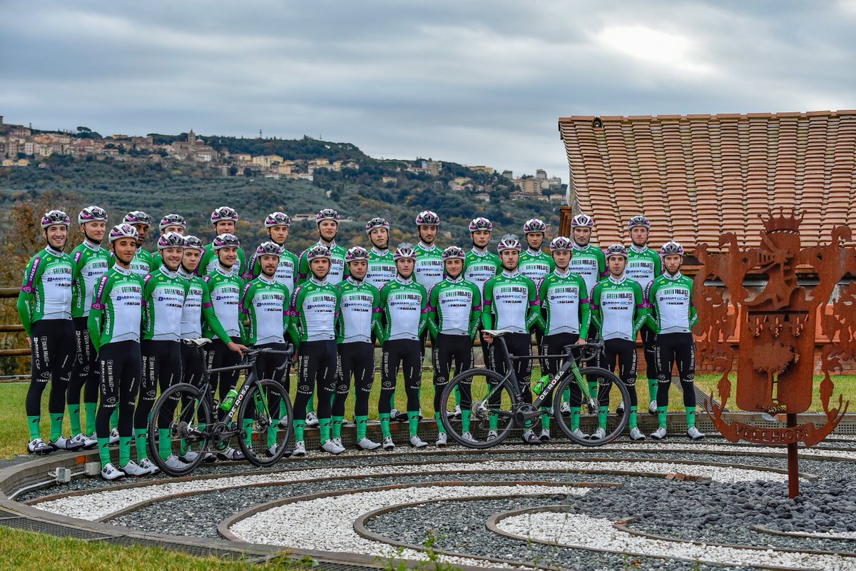 Il team Green Project Bardiani-CSF Faizanè augura a tutta la famiglia del ciclismo e a tutti gli appassionati un buon Natale e buone feste 🎉🎄🚴‍♂️

#italianteam🇮🇹 #teamgreenproject #natale2022