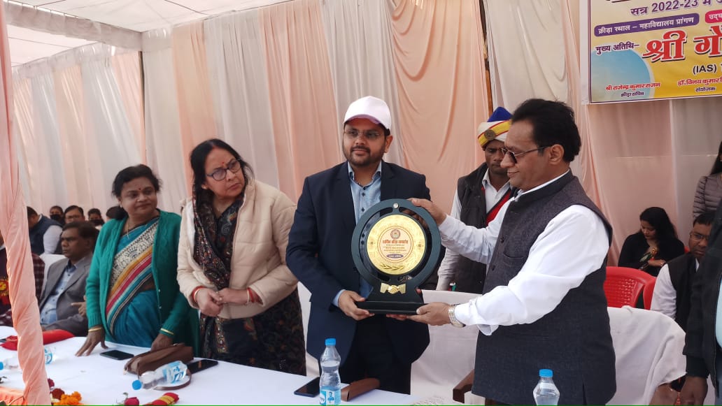 DM_Bhadohi's tweet photo. केएनपीजी कॉलेज के वार्षिक क्रीडा समारोह का जिलाधिकारी गौरांग राठी ने किया उद्घाटन

छात्र-छात्राओं के व्यक्तित्व विकास में क्रीडा का अहम योगदान-डीएम गौरांग राठी
@CMOfficeUP
@myogiadityanath
@myogioffice @UPGovt @ChiefSecyUP @gaurangrathi @dranilips @BhanuPr71619289 @sanjaychapps1 https://t.co/rlYumi3q3c