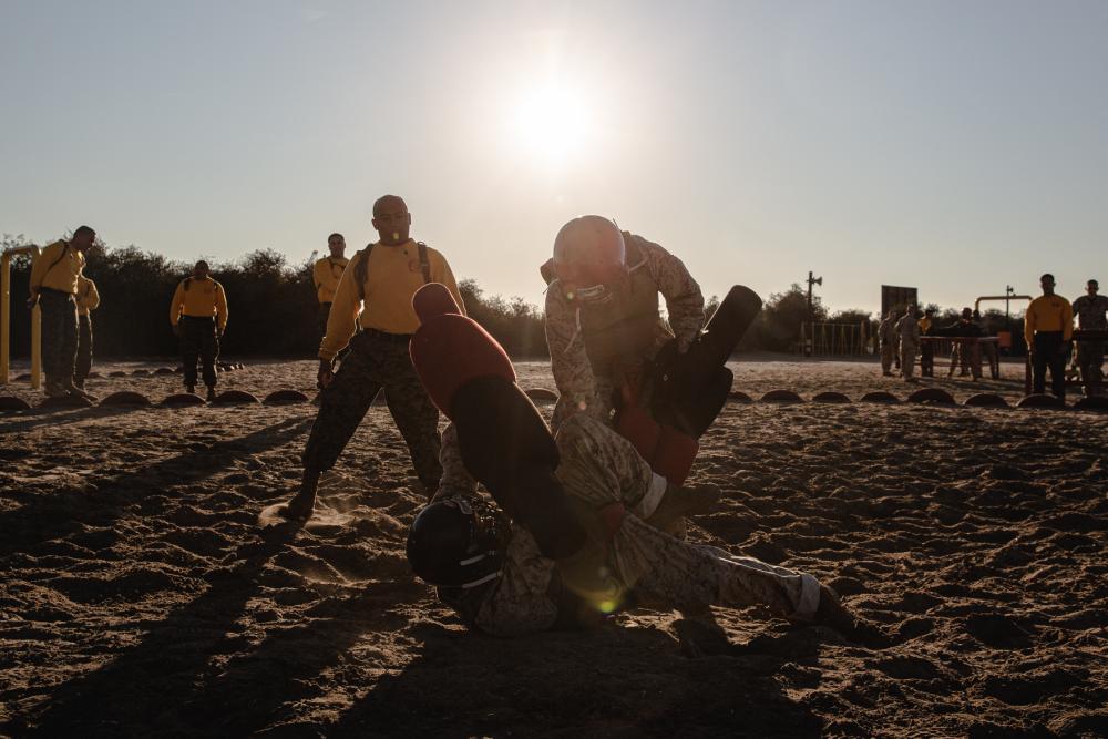 MCRD_SD's tweet photo. U.S. Marine Corps #recruits with Hotel Company, 2nd Recruit Training Battalion, compete against one another during pugil sticks event at @MCRD_SD, Dec. 21, 2022.

Pugil sticks are designed to provide practical application of #Marine Corps Martial Arts techniques.

@USMC x #MCRDSD https://t.co/SvS816ZAse