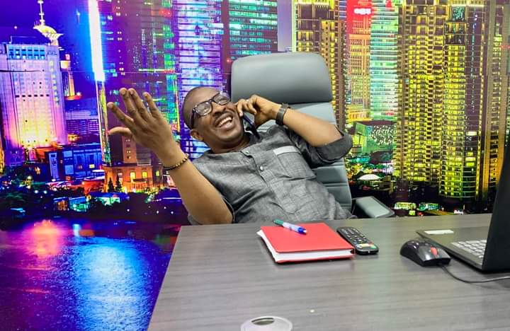 Olubomex's tweet photo. 2023 in view!

Make that important phone call to kick start your 2023 on a good note!

Compliment of the season guys!

Staff salary payment with bonuses 🎁 is key today ooo🤪! #jobmakers 

We don’t complain rather we give thanks to God

#OfficeClose #temporaryoperation https://t.co/D3Mf38ZtOt