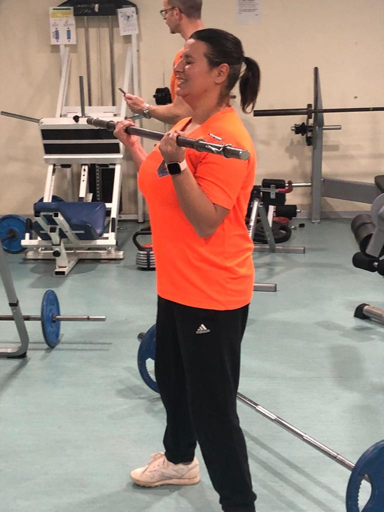 Villefranche13A's tweet photo. Le Fit 13 le samedi matin de 11h00 à 12h00 se pratique aussi en salle quand il fait trop froid à l’approche de Noël 🎅🧑‍🎄Toujours avec le sourire  et notre Coach sportif Franck!!! Nous vous souhaitons de bonnes fêtes et on se retrouve le 07 janvier à 11h00!!!🔴🔵 https://t.co/RqopFUQsB9