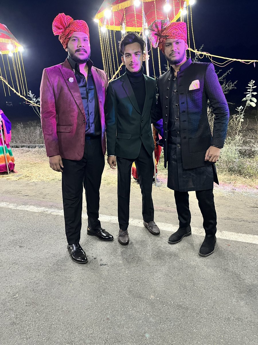 imadityashiv's tweet photo. Was busy dealing with ourself ! 🤡🧠😬#latepost #baraatis #cousinswedding #cousinkishaadi #familytime #bhopal #weddingseason #outfits #shivbrothers https://t.co/sr9cBkQETB