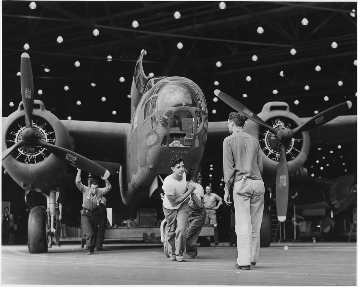 The Douglas A-20 "Havoc" made its first flight #OTD (Jan 23) 1939.
The aircraft was used as a medium bomber, attack aircraft, night intruder, night fighter, and reconnaissance aircraft during World War II.