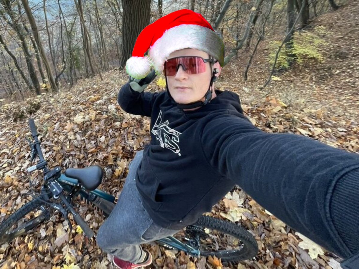 multiversxmas's tweet photo. Dear #xCommunity,
Today, please join us in celebrating a tireless community builder who has been a strong supporter of countless @ElrondNetwork NFT projects, always bringing his engaging and fun attitude to everything he does.
Happy birthday, @XNFTOG! π
#MultiversXmas #xMas https://t.co/BJRaludd6M
