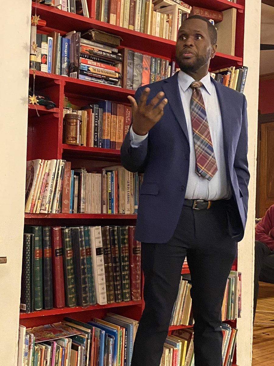 Khari4Progress's tweet photo. Connecting with residents of the 4th Ward is necessary to create a better ward and a better city. 

 #4ABetterWard&amp;City #Khari4Progress # #PeoplePower https://t.co/0k0aAsKn2C