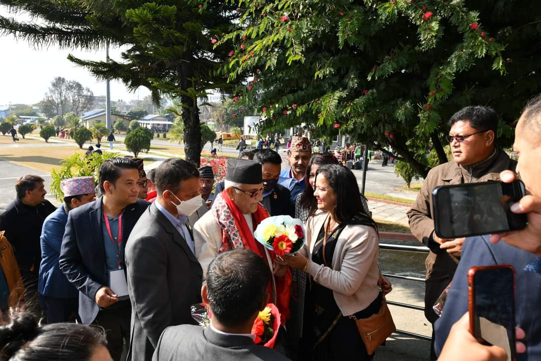 नेकपा एमालेका श्रदेय अध्यक्ष केपी ओलि ज्यु( बाबा )लाई पोखरा बिमानस्थलमा स्वागत गर्दै ।