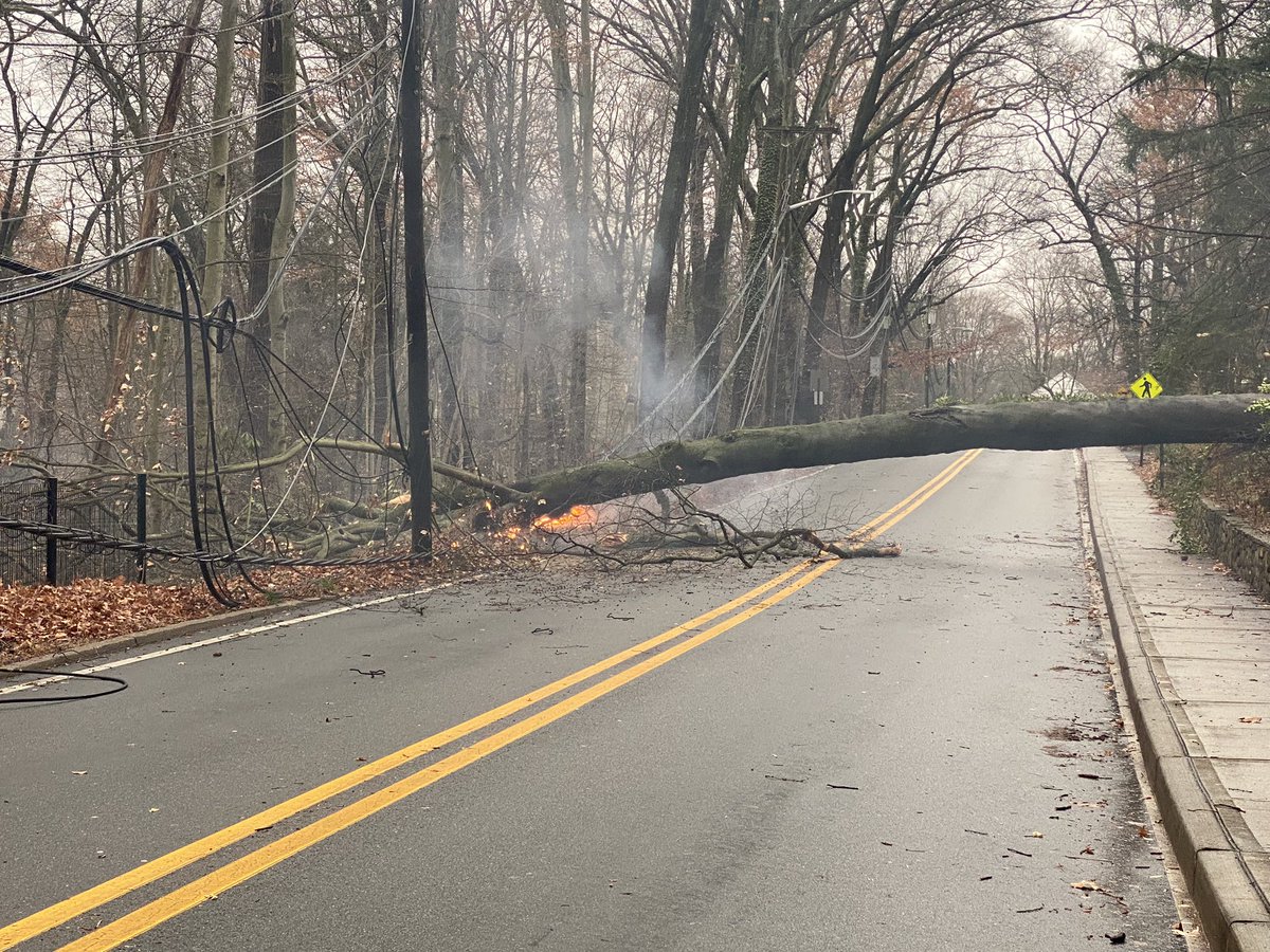 Rpdnj's tweet photo. West Glen Ave is closed between Heights and Hillcrest due to a utility emergency which has caused power outages in the area. https://t.co/hWCrCPNwyD