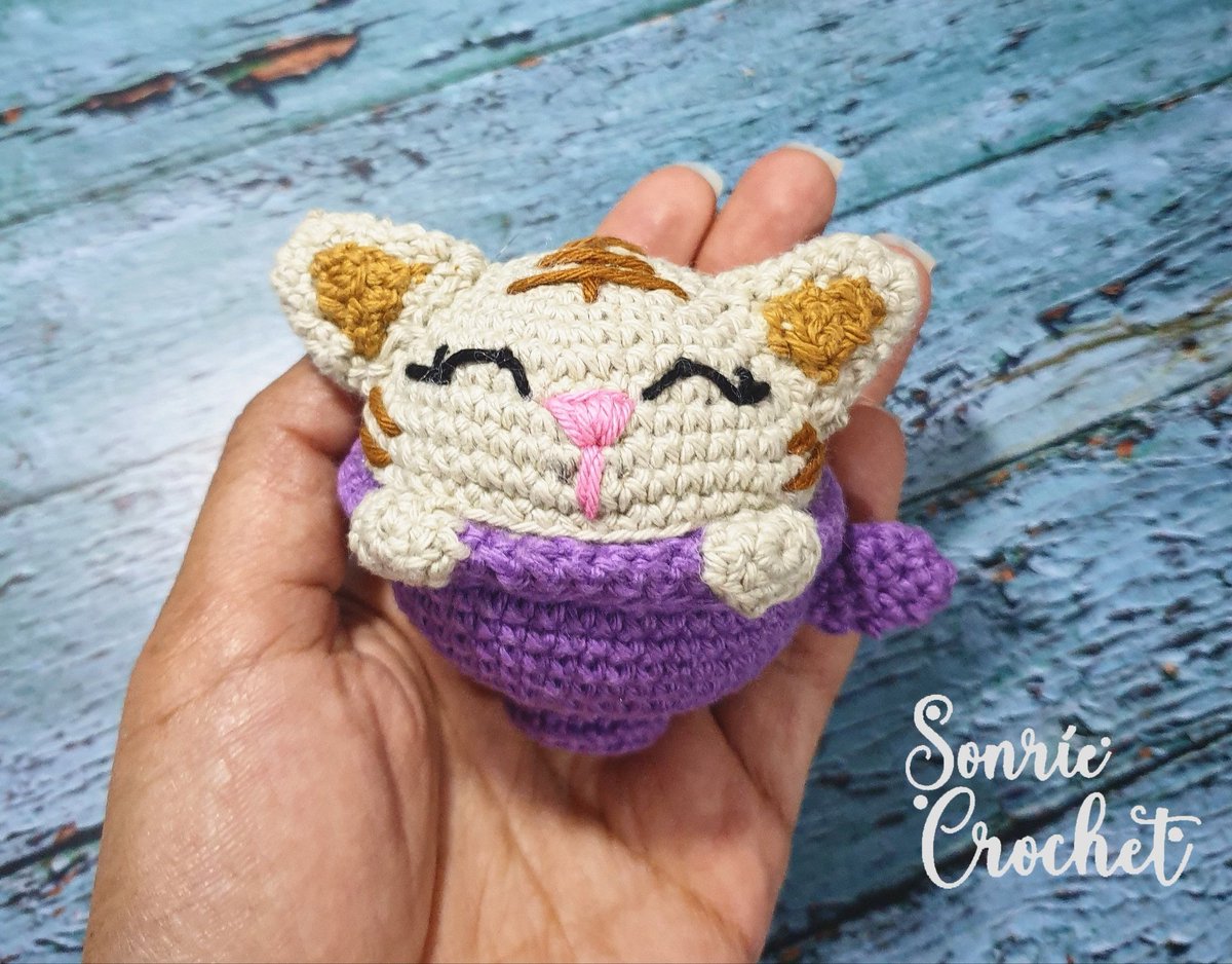 SonrieCrochet's tweet photo. Gatito en un taza 🐈🧶❤️
Tierno y dulce como el mismo...

#crochet 
#crochetaddict 
#crochetlove 
#teapotcat 
#amigurumi https://t.co/kcHUZkguUy