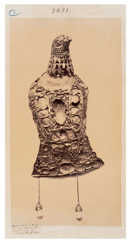 dalzielproject's tweet photo. @Ravilious2 @UCLpress It is such a fascinating book! I love how you and Elizabeth Edwards explore the strange shifting status of photography in museum history. The guard books are amazing. And I love this photograph of a Romanian brooch in Erika Lederman's essay on Cowper... https://t.co/w4ULPPtPre