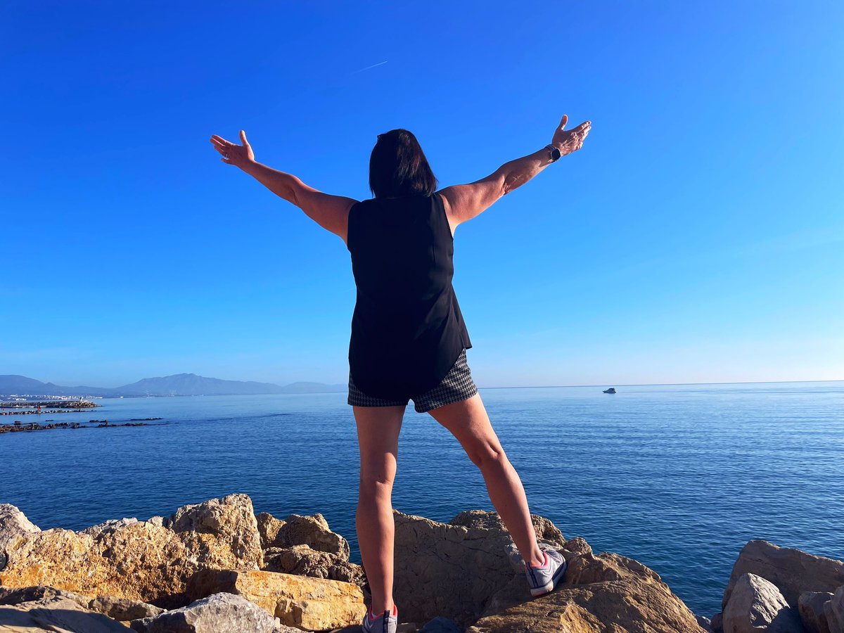 janaways's tweet photo. From an early morning sunrise followed by a stroll down the beach, the life &amp; times of MotorHome travelling. 

Someone said it’s Christmas 🎄 who knew. 

From the Janaway’s in Spain, Merry Christmas to you all. 

#janawaysontour #baileymotorhome #gobailey https://t.co/MOYHNxcaB7