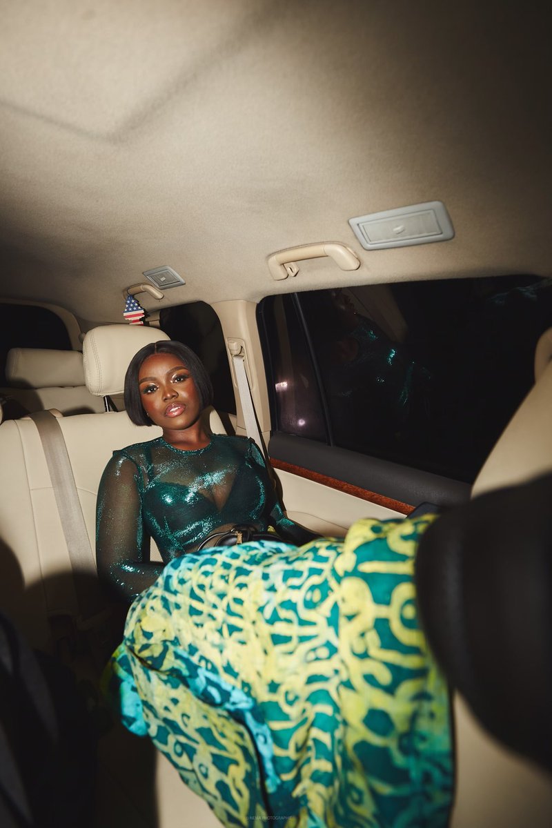 Gyakie_'s tweet photo. looking like a fine print https://t.co/BPqhl2rW5R