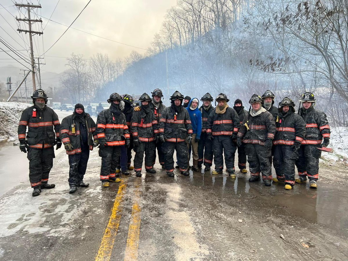 McD7575's tweet photo. City of Logan FD working in -20° wind chill this morning. #TenHouse #LFD https://t.co/F2UGyrrsWC