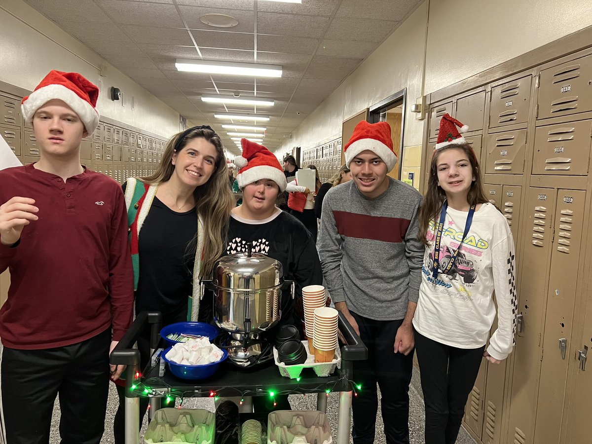 MrsCroceBHS's tweet photo. Happy holidays from ACE 2! Thank you to everyone who supported our coffee cart!! ❤️🤍☕️ @BethpageUFSD @principalBUFSD @ShowYourWorkBHS @RegateiroBHS https://t.co/DlA0QZgCSk