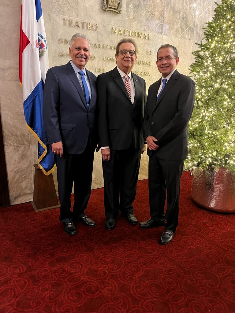 UNPHURD's tweet photo. Felicitamos a nuestros #EgresadosDistinguidos, el Dr. Miguel Ángel Villalona Calero y el Dr. Rubén Peralta Rosario, ambos reconocidos en el Premio al Emigrante Dominicano Oscar de la Renta. 

#NoticiasUNPHU https://t.co/uCaWQJ1zgK
