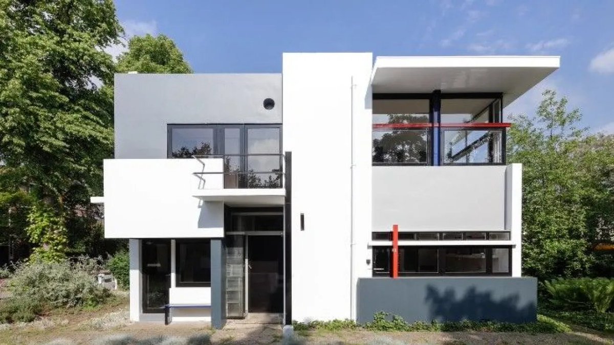 SdStendhal's tweet photo. En el año 1919 la señora Truss Schröder le encarga proyectar y construir su nuevo hogar al arquitecto Gerrit Rietveld a las afueras de Utrecht. Seguramente no se imaginaba que su casa sería un icono del movimiento moderno y una de las primeras en todo el mundo en catalogarse... https://t.co/PTbYRIKz7f