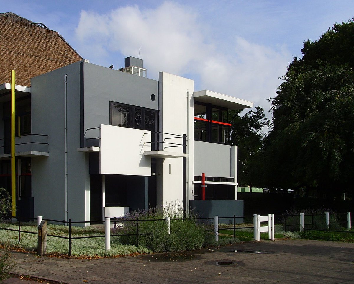 SdStendhal's tweet photo. En el año 1919 la señora Truss Schröder le encarga proyectar y construir su nuevo hogar al arquitecto Gerrit Rietveld a las afueras de Utrecht. Seguramente no se imaginaba que su casa sería un icono del movimiento moderno y una de las primeras en todo el mundo en catalogarse... https://t.co/PTbYRIKz7f