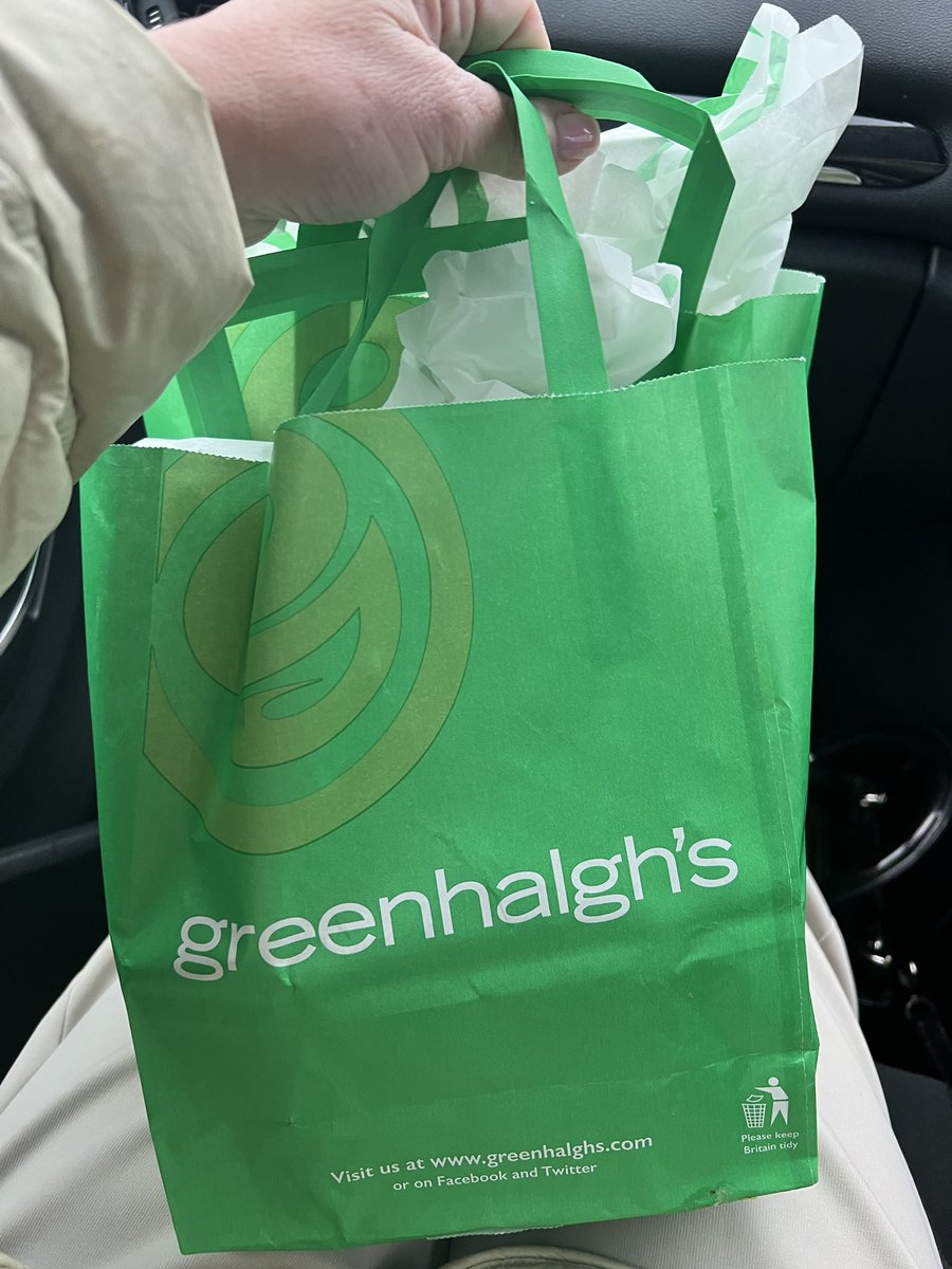 A proper #Bolton lunch <a href="/Greenhalghs/">Greenhalgh's Craft Bakery</a> 😜😁😁😁👏