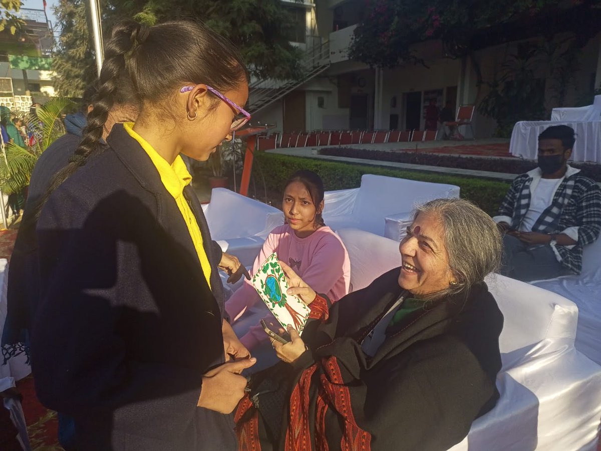 DineshCSemwal2's tweet image. The big day. Divya Semwal student of class 5th, met with @drvandanashiva. Divya wants to be a good orator,  #ecological #practicenor and a great #teacher like Dr Shiva,  was the #chief_guest in Divya&apos;s #schools #Summerfield, #Dehradun. 
#Seeds
@NavdanyaInt
@regeneration_in
