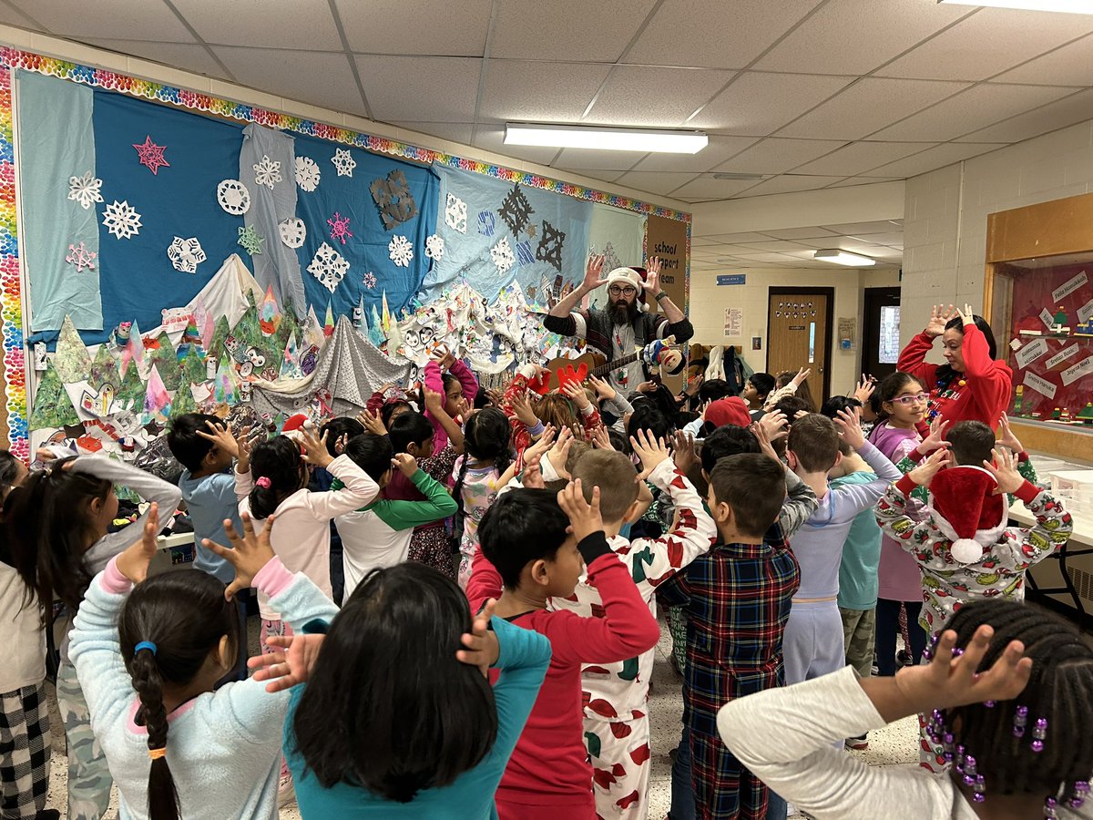 PlowmansPS2016's tweet photo. Our grade one students singing songs with Mr Stepien!! They did an amazing job surprising classes with their fantastic winter songs!! #mooseantlers #pandapride #flashsingalong @PeelSchools https://t.co/mXYDdwjvQ6