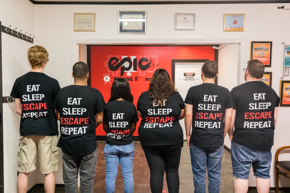 epicescapeli's tweet photo. This time of year always reminds us that providing fun and excitement is what makes our holidays merry and bright. Our team is wishing you and yours a splendid time this weekend! 🎄🎅 https://t.co/XndECoSDP6