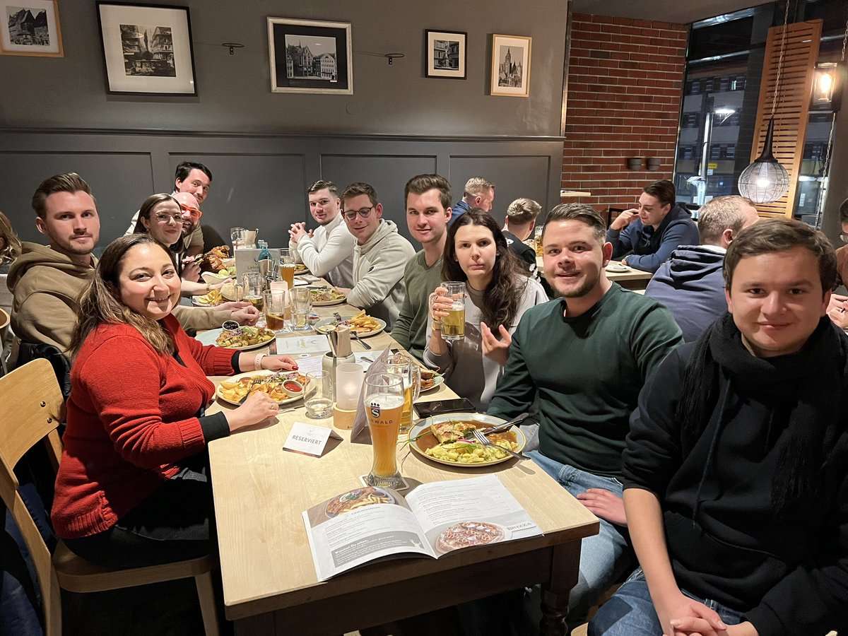 FischerMahsa's tweet photo. Eine schöne Weihnachtsfeier beim #IdeaLize Team. Forschung macht besonders viel Spaß, wenn man so ein tolles Team hat, dass so motiviert und Engagiert ist. 🙏  @InduKo_hhn @hhn_win @inno_lehre https://t.co/MYpGsC21bY