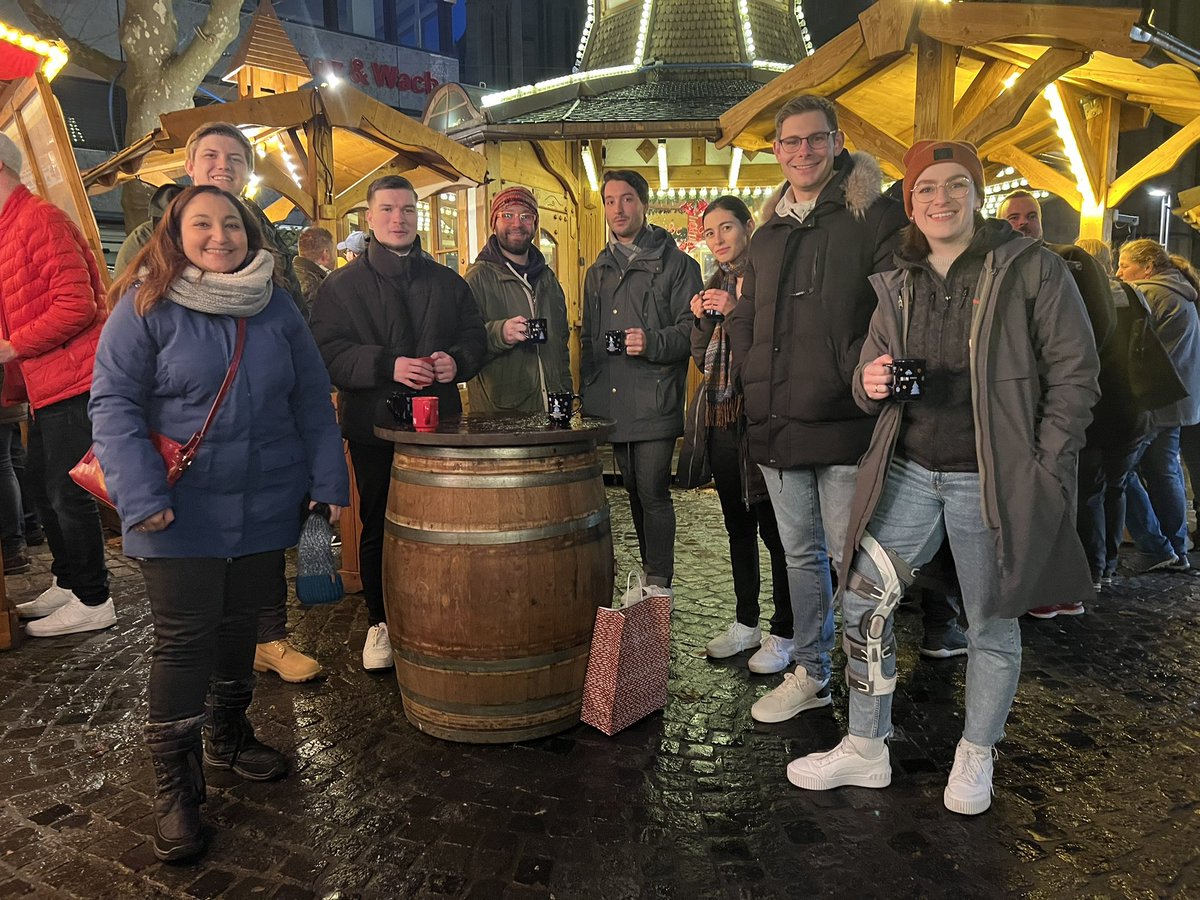 Eine schöne Weihnachtsfeier beim #IdeaLize Team. Forschung macht besonders viel Spaß, wenn man so ein tolles Team hat, dass so motiviert und Engagiert ist. 🙏  <a href="/InduKo_hhn/">InduKo</a> <a href="/hhn_win/">Studiengang WIN</a> <a href="/inno_lehre/">Stiftung Innovation in der Hochschullehre</a>