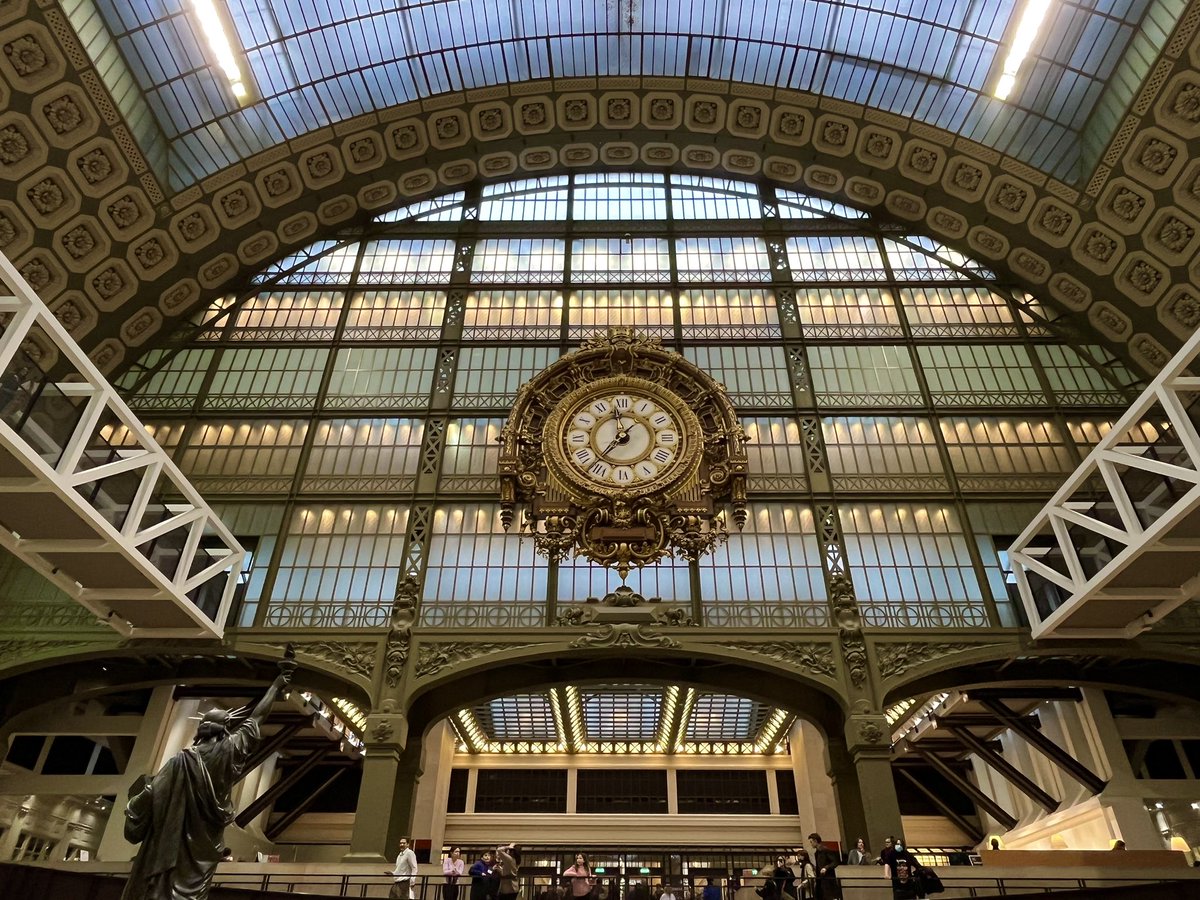 wintertonsworld's tweet image. Paris… out and about.