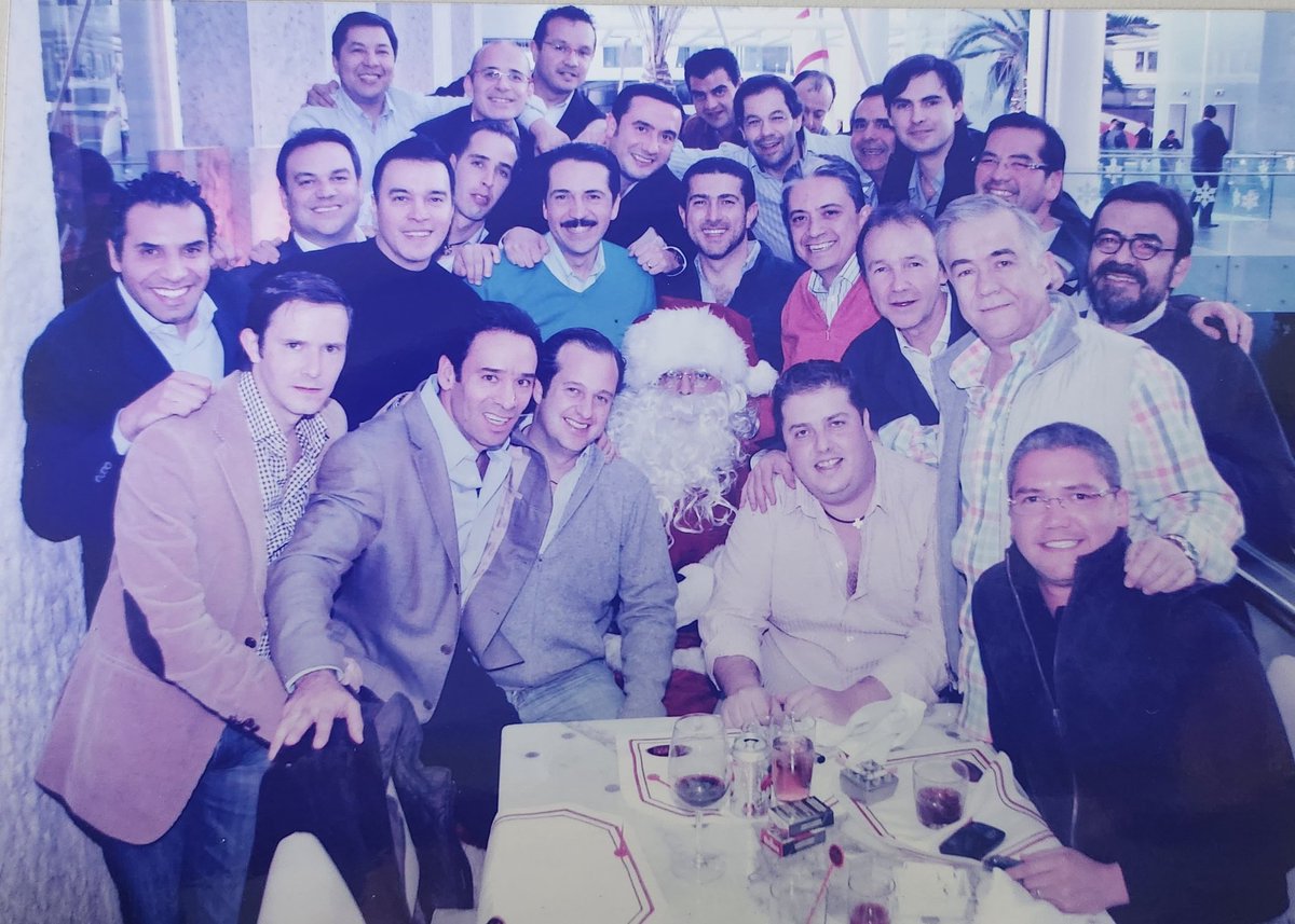 jzarzap's tweet photo. Fotaza navideña de hace algunos ayeres... a quien reconocen?
@AztecaNoticias @Azteca https://t.co/BLGZxSPZpK