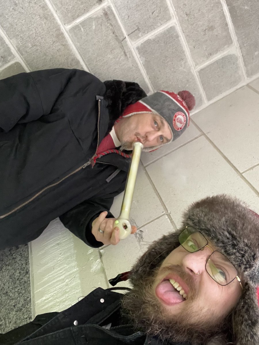 DarrenMcCarty4's tweet photo. When the King @presents you with the Opitomy of #Scum. Your very own #HitFinley pipe. 🙏👊🔥❤️ to @Zach_Thomas_21 @dreadkinglogan
Ho Ho Ho yo damn self #score
#GetEducated #getmedicated https://t.co/ewN2eUhlds