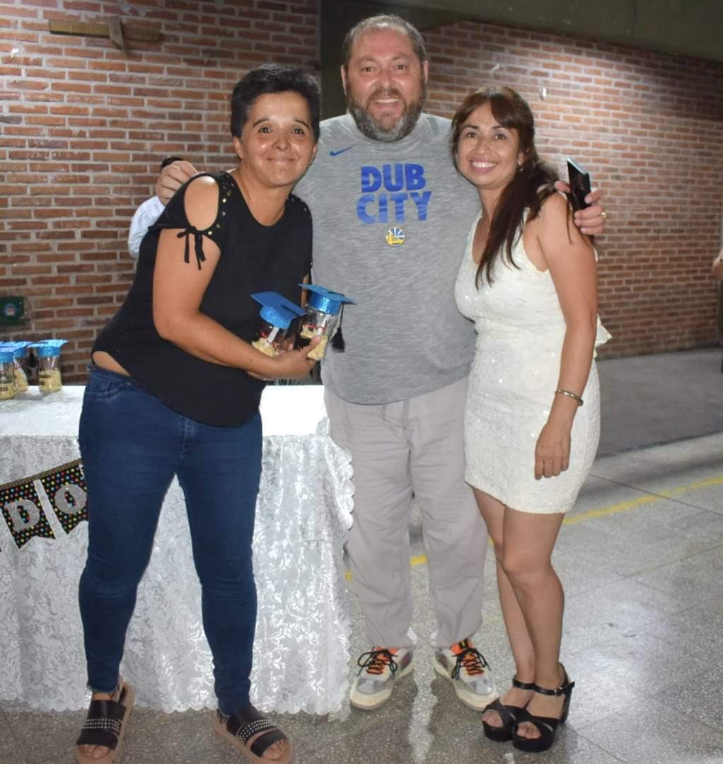 juanjo_castro's tweet photo. Quiero agradecer el trabajo que realizan los profes y administrativos del programa, como así también a la coordinadora distrital #ClaudiaGadea y a la jefa distrital #GabrielaSpinelli por su compromiso diario y a #AngelGatica integrante de la comisión de educación del @PJSMiguel https://t.co/9pmRwxn0JJ