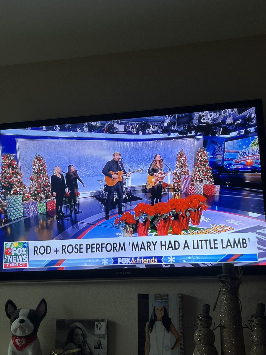 Twas a nice surprise to see <a href="/RodneyAtkins/">Rodney Atkins</a> and <a href="/RoseFalcon/">Rose Falcon</a> on my TV this morning.  Miss you guys. Merry Christmas!!