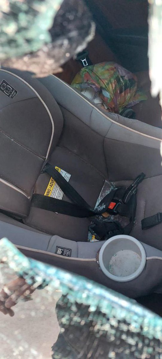 Timesofgaza's tweet photo. lsraeli settlers injure a little Palestinian girl after attacking her family’s car south of Nablus city. https://t.co/mspaI7n6uD