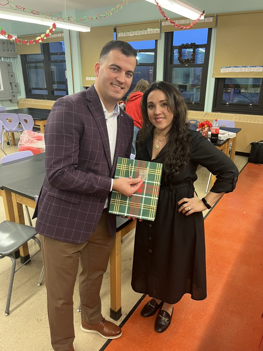 MarkoKepi's tweet photo. Honored to be the guest speaker at Tottenville HS Albanian Club! #Tottenville #TottenvilleHS #albanian #american #statenisland #markokepi https://t.co/69bWsPfKDt