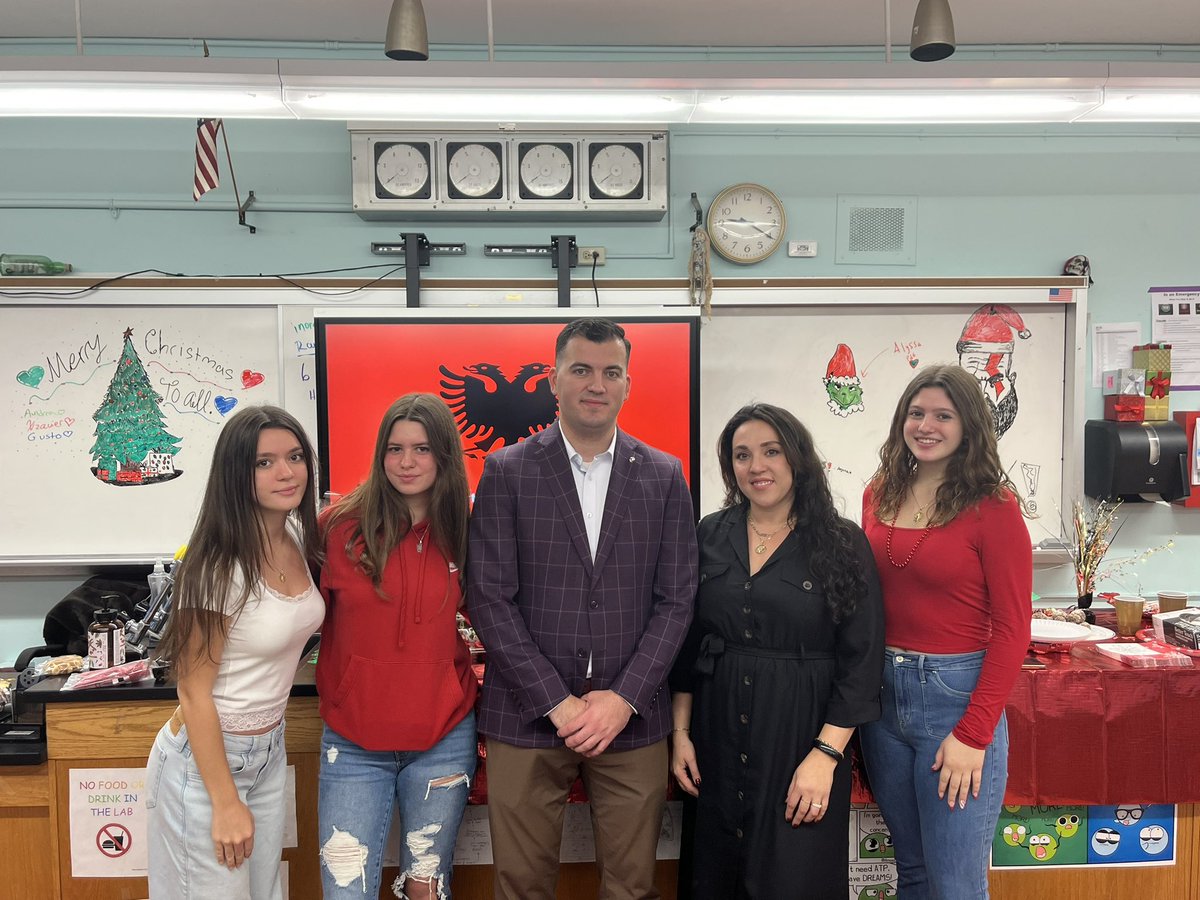 MarkoKepi's tweet photo. Honored to be the guest speaker at Tottenville HS Albanian Club! #Tottenville #TottenvilleHS #albanian #american #statenisland #markokepi https://t.co/69bWsPfKDt