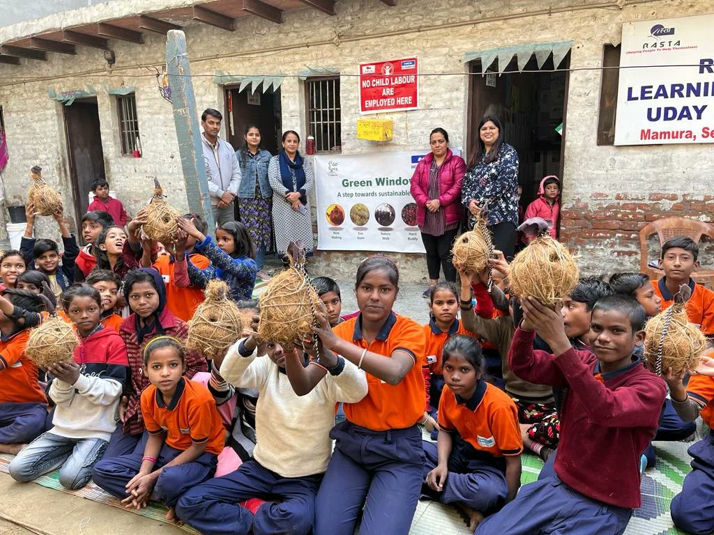 RK_nestman's tweet photo. Under the #GreenWindow project supported by @HCL_Foundation within their @HCLHarit initiative, we conducted the #NestMaking workshop at the HCL Rasta Mamura Centre II. This workshop was conducted by Pawan Kumar and Shikha Shukla ji. The children really had a good time. https://t.co/wvHkJ4wBuY