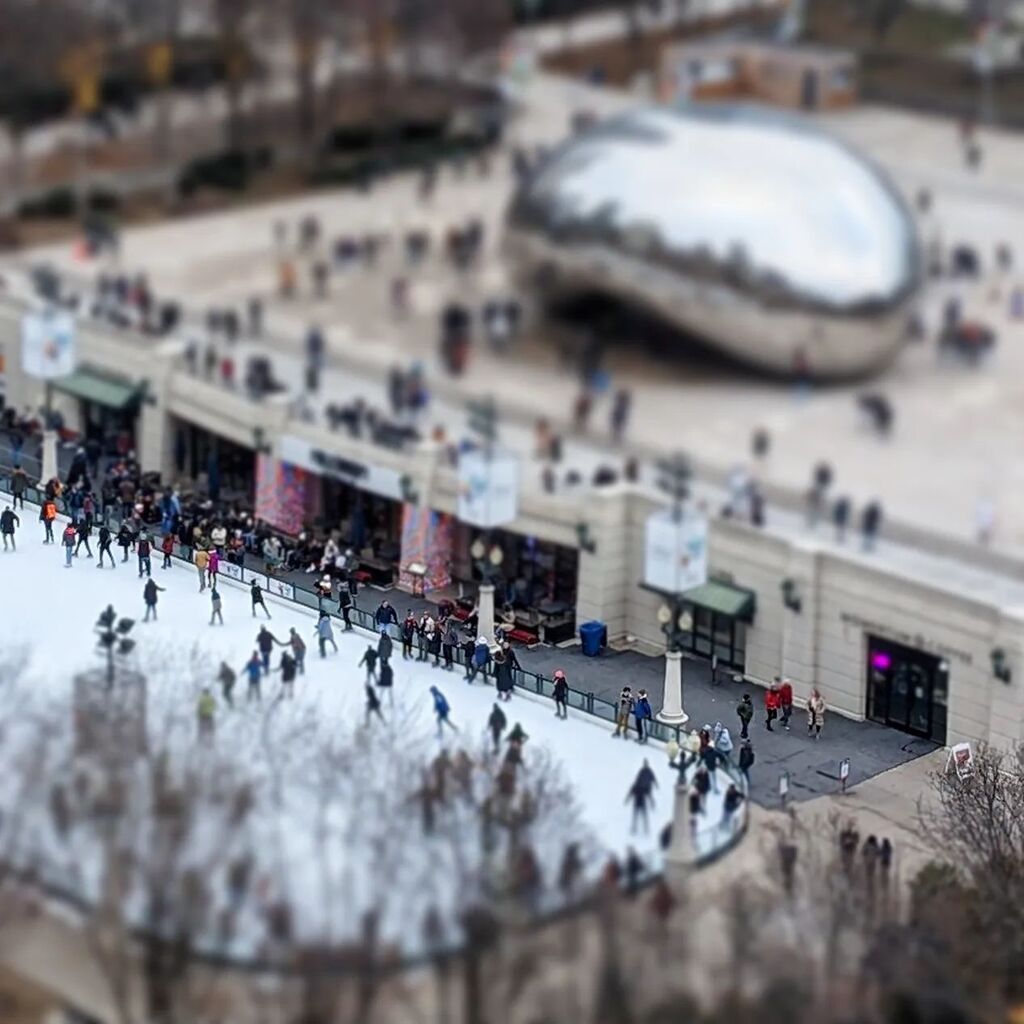 InsideChiTours's tweet photo. Mini skaters, mini Bean. 😁🎄❄️
.
#insidechicagowalkingtours #insidechicago #Chicago #walkingtours #winter #thebean #ilovechicago #anishkapoor #cloudgate #supportsmallbusiness #womanownedbusiness #shopsmall #shoplocal #architecturetourchicago #chicagoa… https://t.co/IrCuPgTSKU https://t.co/UMBLM4dZCu