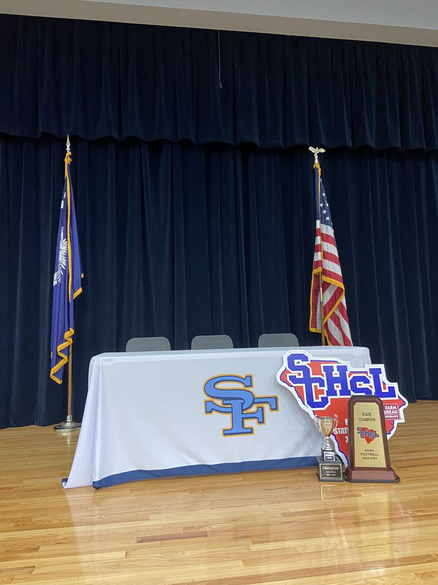 SFBruinFootball's tweet photo. It’s signing day for @LanorriSellers! We will go live on our South Florence Football Facebook page at 11:30! https://t.co/RBPBPuwhdl