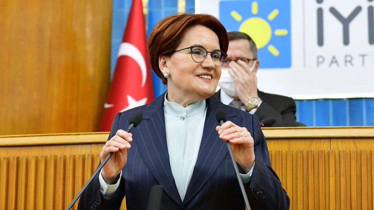 HaberMOD's tweet photo. LDP Eski Genel Başkanı Cem Toker: 

"Ankara'yı nasıl aldılar? Soldan oy alabilen sağ kökenli belediye başkan adayıyla. 

İstanbul'u sağ seçmenle iyi bir diyalog kurabilen İmamoğlu'yla..

Cumhuriyet'in 100. yılında halk tarafından seçilen kadın bir cumhurbaşkanı tadından yenmez." https://t.co/N79HN39Fbq