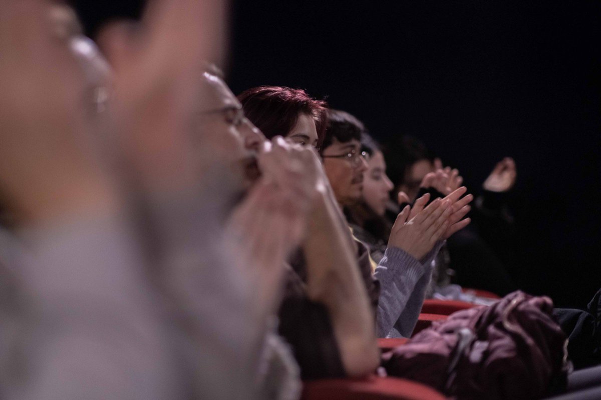 Los trabajos y las noches, día 7. La misma noche que ‘Ramona’ se estrenaba en Filmin, su directora Andrea Bagney nos la presentaba en sala. Pablo García Canga hizo lo propio con ‘Por la pista vacía’. Sesión doble con dos protagonistas indecisas y dos cineastas con mucha lucidez.