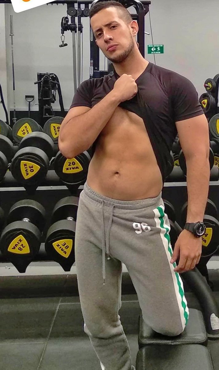 JHONNYandDAVID1's tweet photo. Adiós 2022 ❤️❤️🔥🔥🔥
#gaytop #gaylatino #gayhunk #flazeda #sexys #FitnessModel https://t.co/ZhEKPWNvXU
