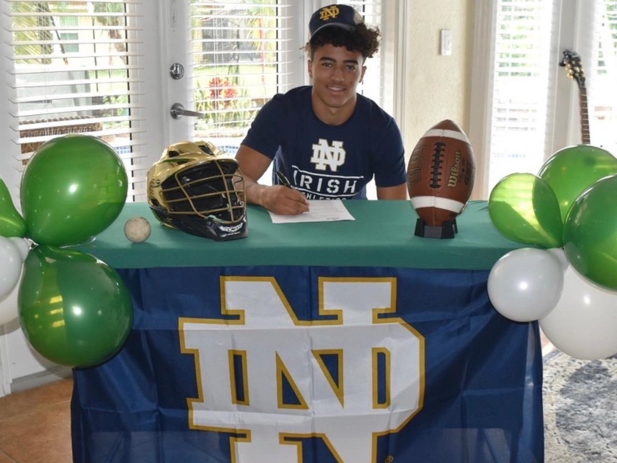 Who are the five high school senior walk-ons that signed with Notre Dame football this week?

I detail them here and rank them from least to most intriguing. Check it out!

📰: notredame.rivals.com/news/ranking-n…