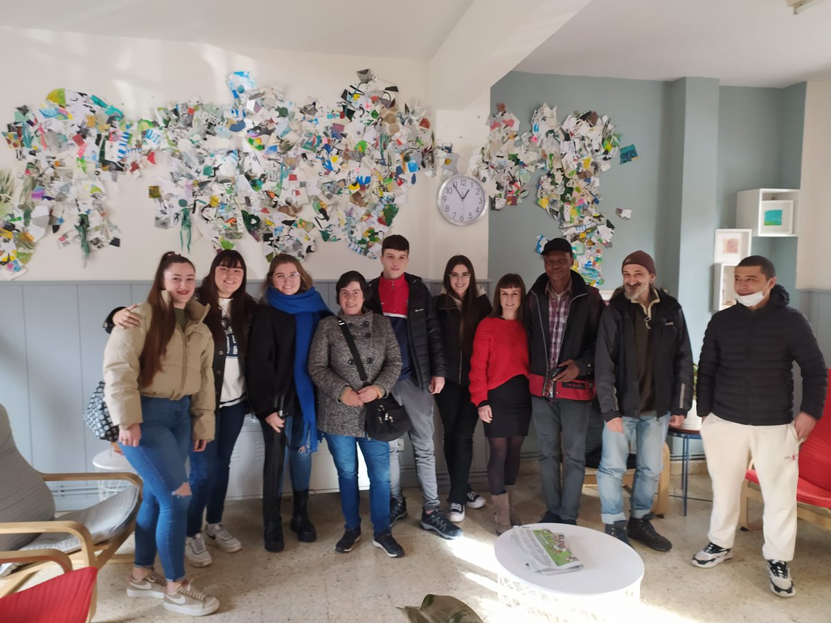zubietxe's tweet photo. Visita a Zubietxe del alumnado de integración Social del @centro_sanluis . Tenemos asegurado un relevo generacional buenísimo. Un placer recibiros. https://t.co/U387xOKb6a